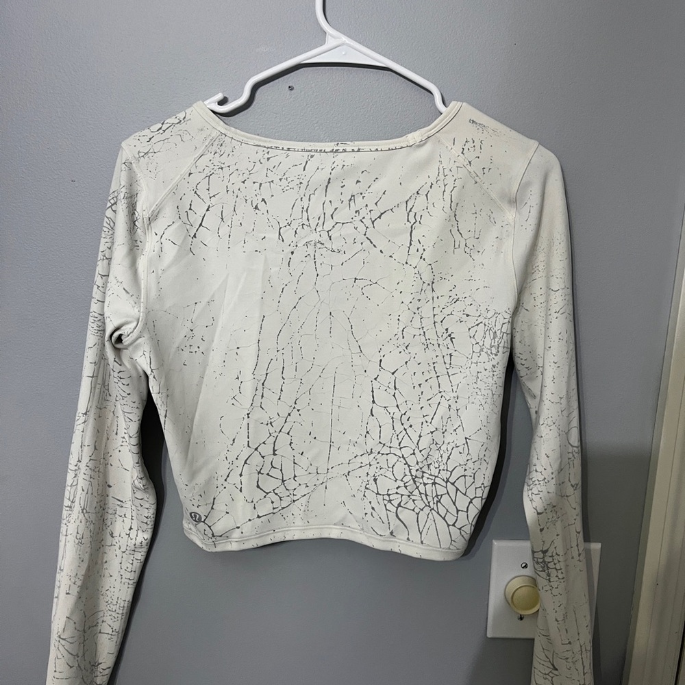 Long sleeve cropped lululemon shirt - Picture 2 of 2